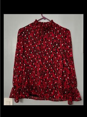 Willow Drive NWT Smocked Mock Neck Blouse Size Small Red Abstract  Silver